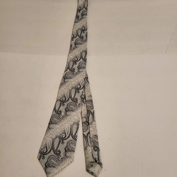 Men's Necktie Handkerchief Set by Statement Confidence - Picture 6 of 8